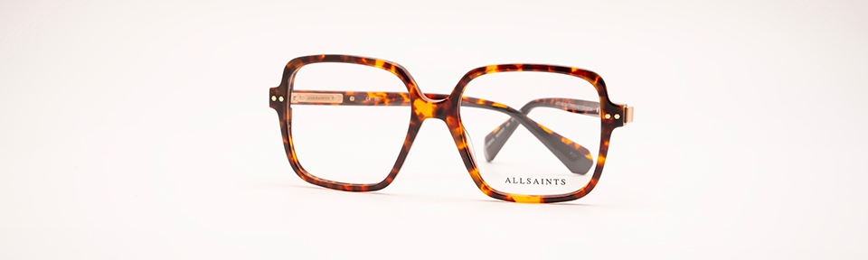 Eine AllSaints Brille in der Farbe havanna.