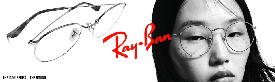 Eine Frau trägt eine Ray-Ban Brille.
