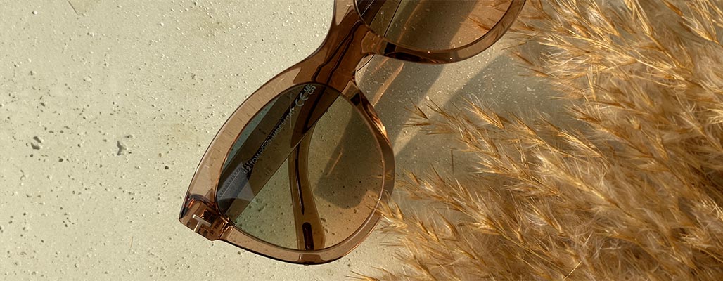 Detailaufnahme einer braunen Tom Ford Sonnenbrille.