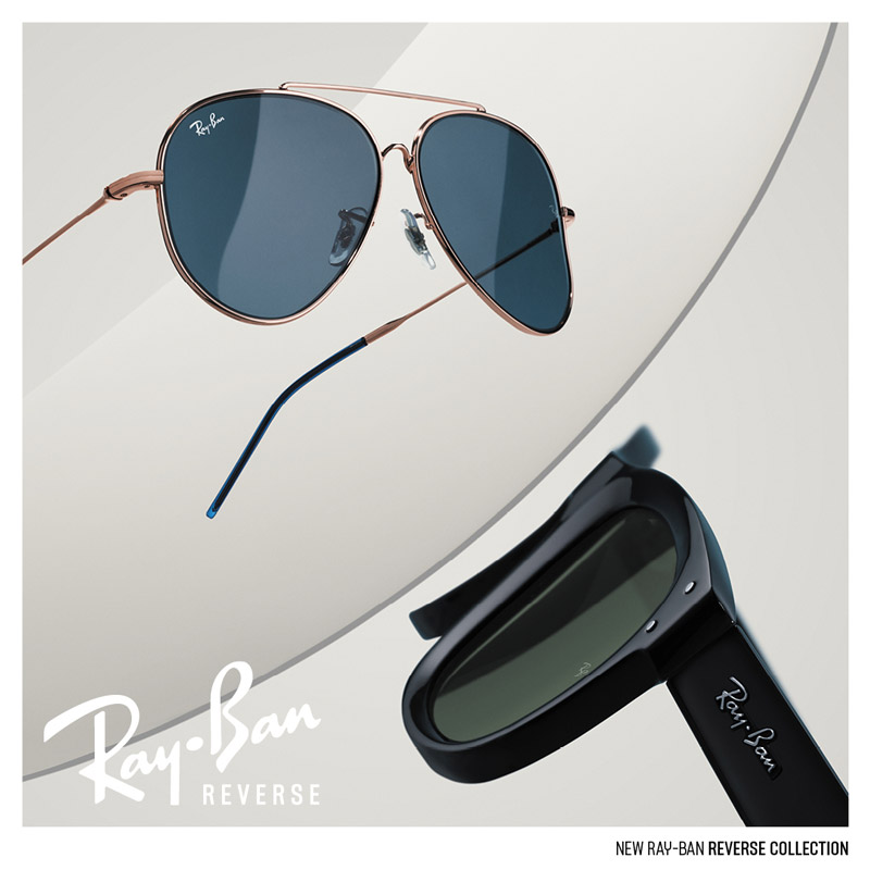 Zwei Modelle der Ray-Ban Reverse Collection: eine in gold und blau, die andere in schwarzem Design.